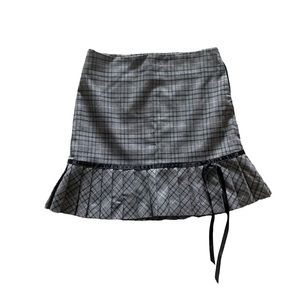 RW&CO. High-Waisted Grey Plaid, Pleated Hem Skirt with a Small Ribbon Size 00